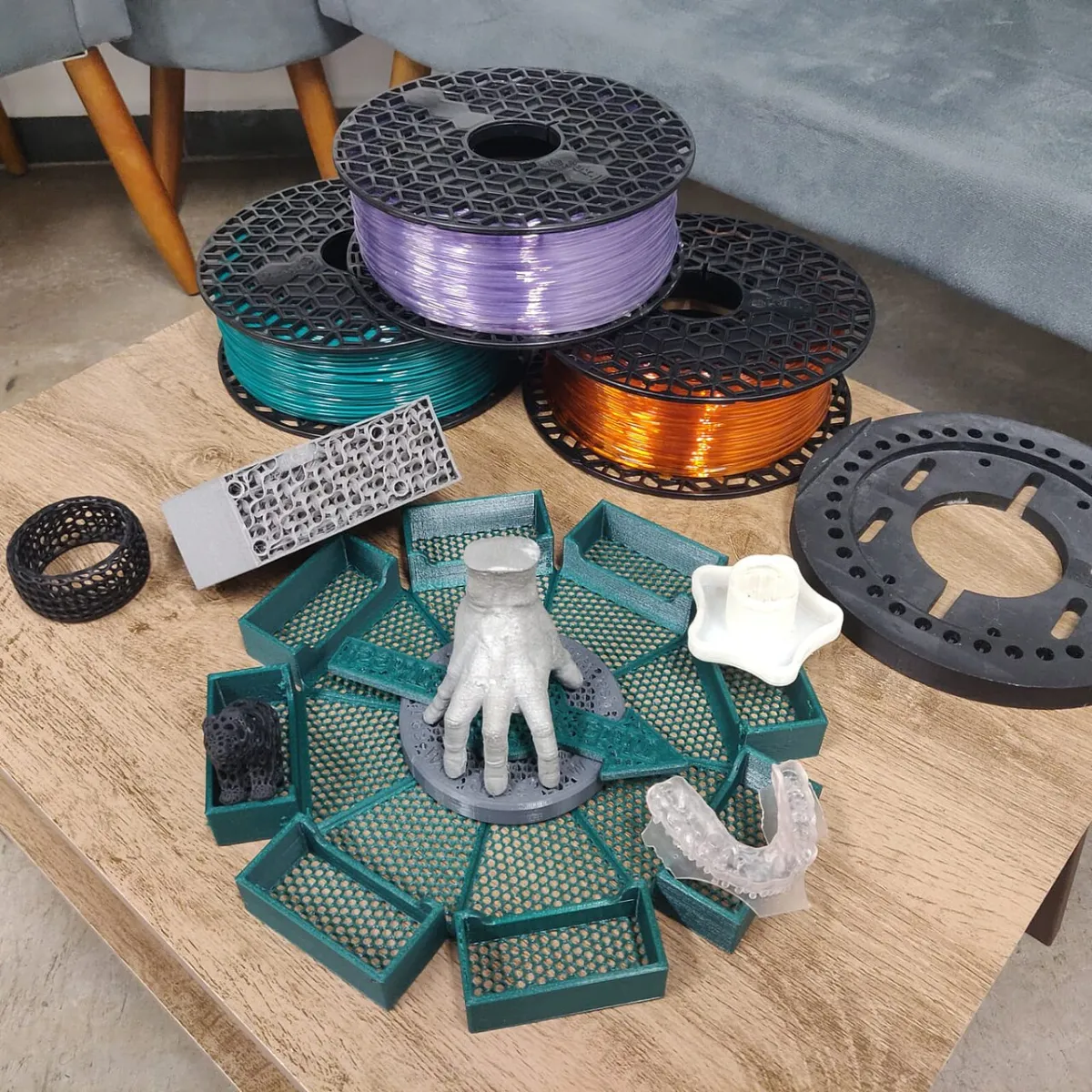 Nhiều vật thể in 3D bằng nhựa nhiều màu